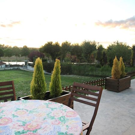 La Maison Et Son Jardin Sur Le Canal De Bourgogne Ravieres Dış mekan fotoğraf